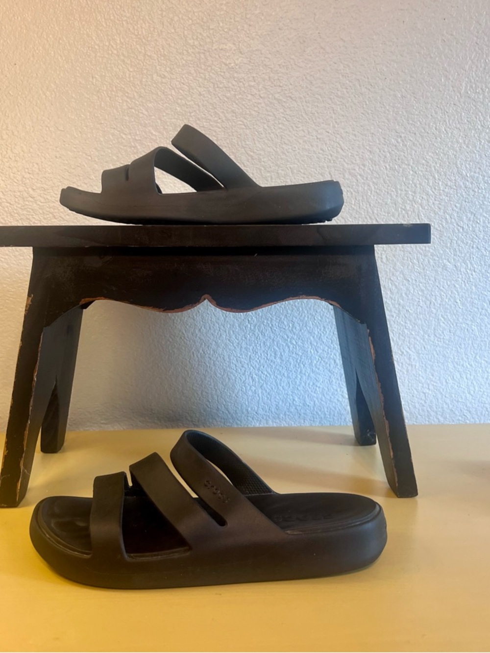 CROCS Women's Black Strappy Slide Sandals - Picture 5 of 6